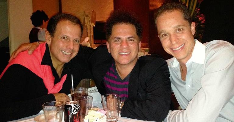 Romero Britto (ao centro) assume cargo de presidente do Lide Cultura, nos EUA, grupo liderado por João Doria Jr. e que tem Cristiano Piquet no comando em solo americano. - -