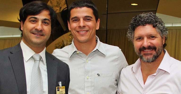 Os empresários Bruno Bomeny e Diogo Boni e o empresário e ator Fábio Villa Verde vão a encontro de CEOs, em hotel de São Paulo. - -