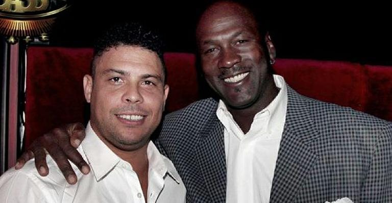 Ronaldo tieta Michael Jordan em Mônaco - Reprodução/Twitter