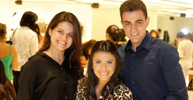 Silvania Vieira, Michelle Nicolai e Tiago Correia badalam em lançamento de coleção, em Brasília. - -