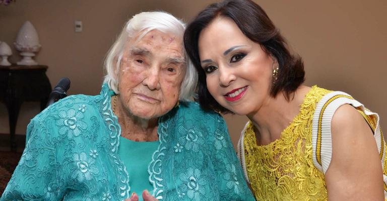 Laura Miranda Amaral comemora 99 anos em festa na qual sua filha Nadir Amaral Farah celebra seus 60 anos, em Rondonópolis, Mato Grosso. - -