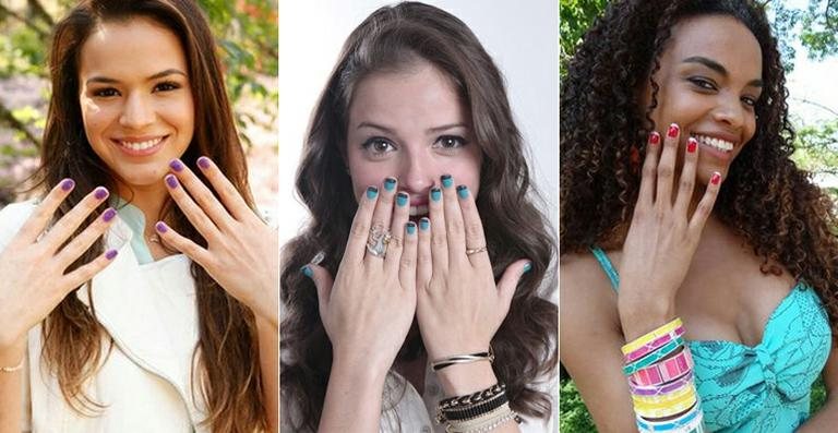 Lurdinha (Bruna Marquezine), Ju (Agatha Moreira) e Sheila (Lucy Ramos) com as unhas decoradas - Reprodução / TV Globo