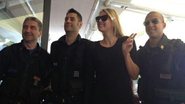 Maria Sharapova brinca com policiais italianos - Reprodução/Facebook