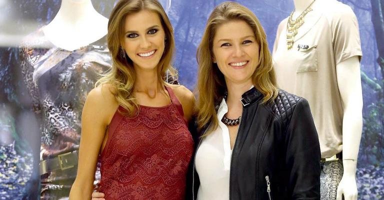 Renata Kuerten confere coleção de grife com Cristina Dabbur, a elegante diretora de comunicação da marca, DF. - -