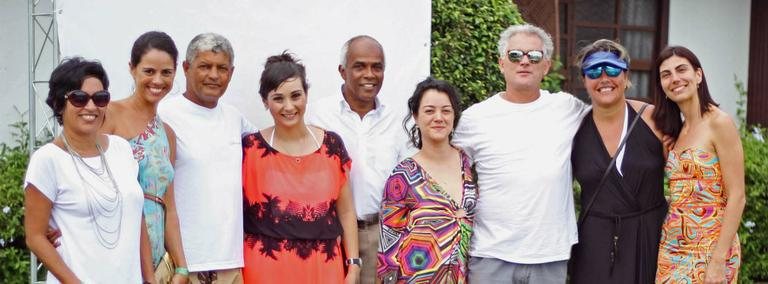 Argina Seixas, Adriana Di Macedo e Sérgio Soares fazem, em Búzios, Rio, parada do cruzeiro fashion — que une
desfiles e música —, de Carla Kiyokawa Wolff, ao lado de Carlos Alberto Muniz, vice-prefeito de Búzios, Alba
Ferrari, organizadora e irmã de - -