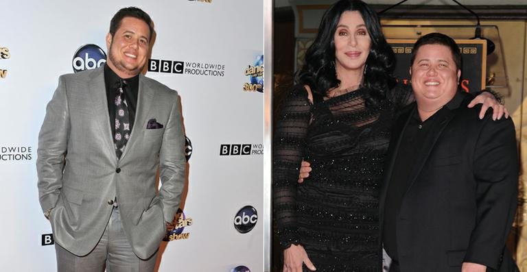 Chaz Bono em maio deste ano; e em maio de 2012, ao lado da mãe, Cher - Getty Images