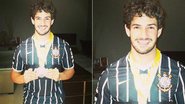 Alexandre Pato mostra primeira medalha com o Corinthians - Reprodução/Facebook