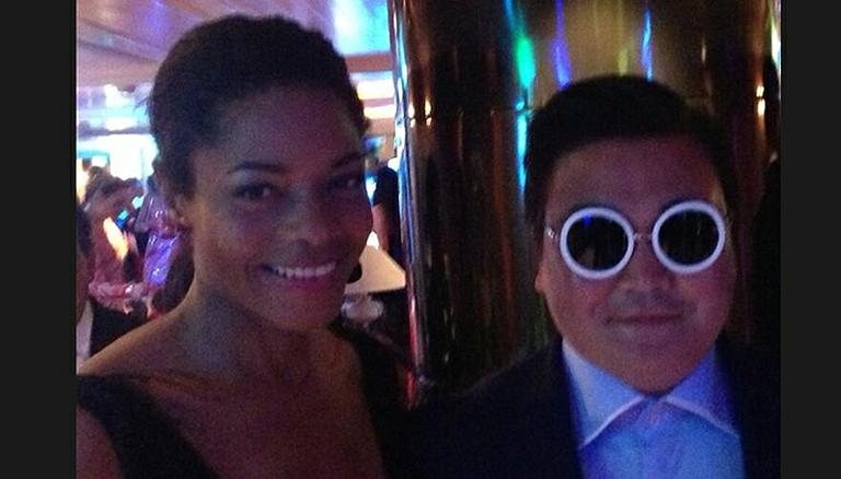 Atriz Naomie Harris tieta o falso Psy na festa da joalheria Chopard - Reprodução/Twitter