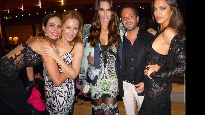 Luciana Gimenez abraça a cantora australiana Kylie Minogue. Izabel Goulart, Matheus Mazzafera e a
russa Irina Shayk. - Jacopo Raule e Mark Robert Milan