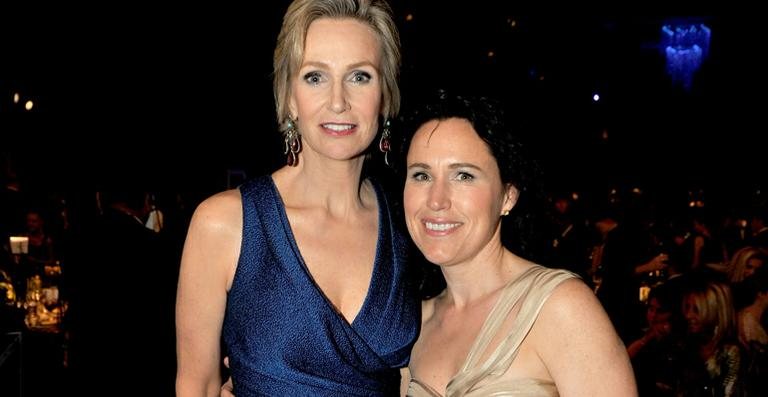 Jane Lynch e Lara Embry - Getty Images