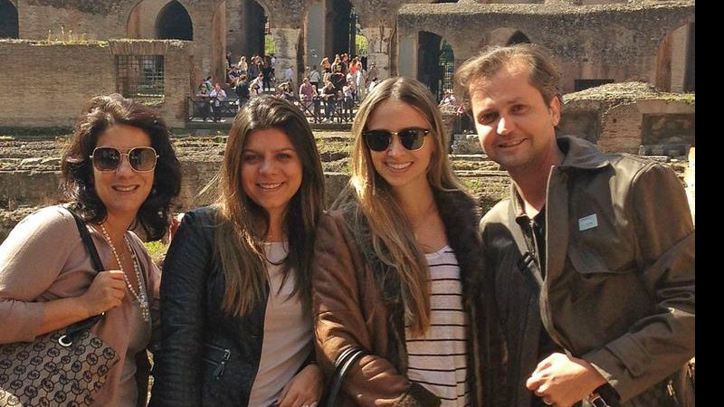 Claudia Elias, Camila Carneiro Johnson, Myrella Castilho e Francisco Lopes visitam o Coliseu, em Roma, em "escala" de viagem ao Salão do Móvel de Milão - -