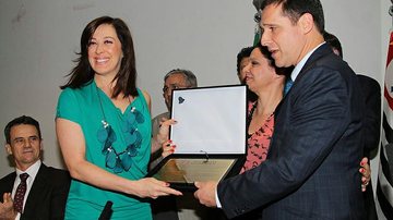 A atriz Claudia Raia recebe homenagem na Assembleia Legislativa de São Paulo - Thiago Duran/AgNews