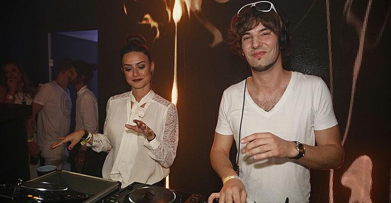 A atriz Thaila Ayala com o DJ holandês Eelke Kleijn - Felipe Panfili e Leo Franco/Agnews