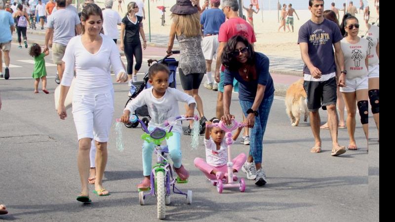 Lazer de Glória Maria com as herdeiras Maria e Laura no Rio - J. Humberto