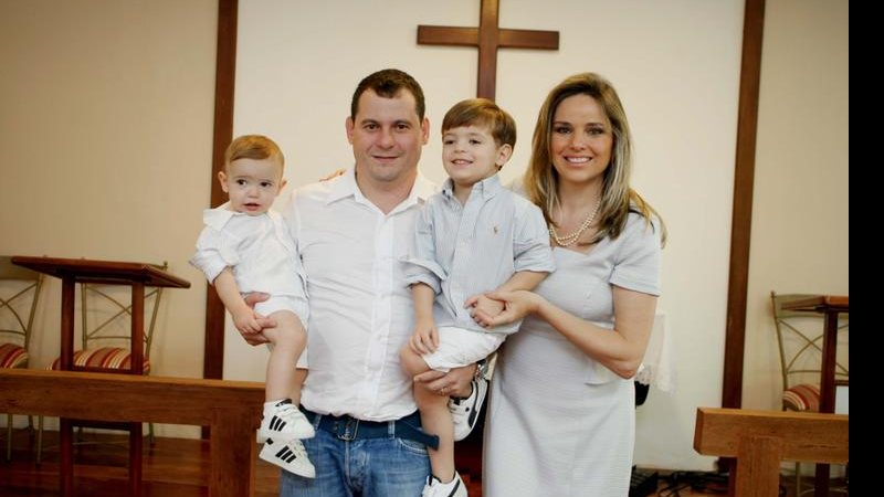 Adriana de Castro e família no batizado do filho Davi. - Eduardo Madar