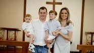 Adriana de Castro e família no batizado do filho Davi. - Eduardo Madar