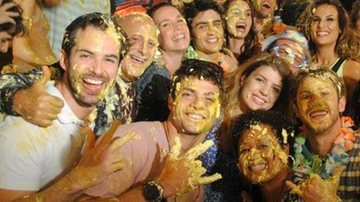 Bruno Dubeux se diverte com seus colegas nos bastidores da reta final de Malhação - Reprodução / Instagram