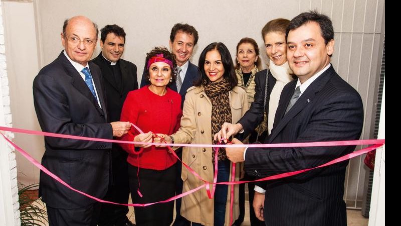 Giovanni Guido Cerri, Valéria Baraccat Gyy, Lu Alckmin, Maria Antonia Civita e Paulo Morais, à frente, e padre Juarez, Paulo Demenato Harley, ao fundo. - Maíra Vieira