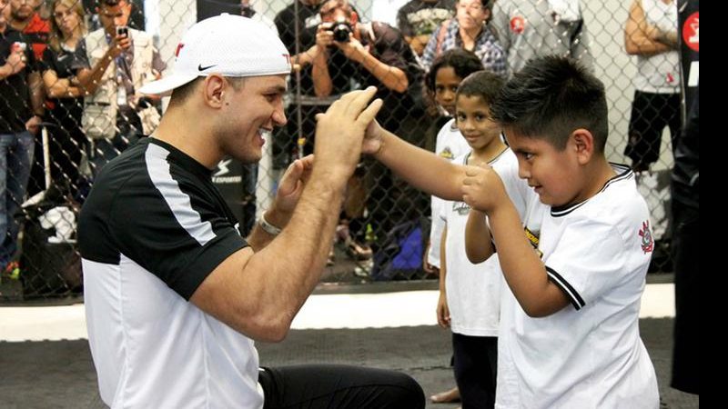 Junior Cigano em 'luta' do bem. - Ralcoh Comunicação