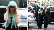 De cabelo azul, Amanda Bynes chega ao tribunal em Nova York - Getty Images