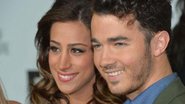 Kevin Jonas está à espera de seu primeiro filho com Danielle Deleasa - Getty Images