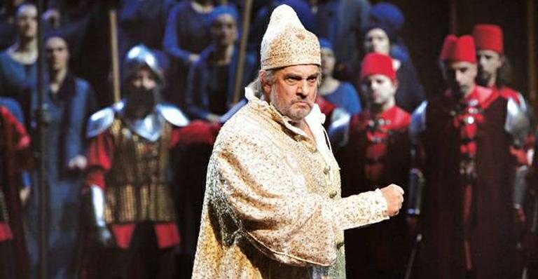 O tenor Placido Domingo no palco - Reuters