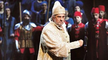 O tenor Placido Domingo no palco - Reuters