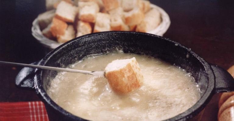 Aprenda a fazer fondue de queijo e espante o frio do inverno - Divulgação