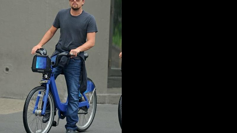 Leonardo Dicaprio em passeio de bike pela Big Apple. - Startraxs/The Grosby Group