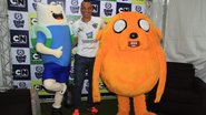 Cafu com personagens da Hora de Aventura - Divulgação