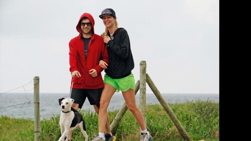 Ellen Jabour e namorado em passeio no Rio. - Delson Silva