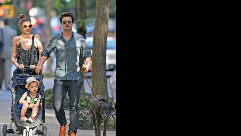 Orlando e Miranda passeiam com Flynn e Sidi no Central Park. - Pacificcoastnews/Honopix