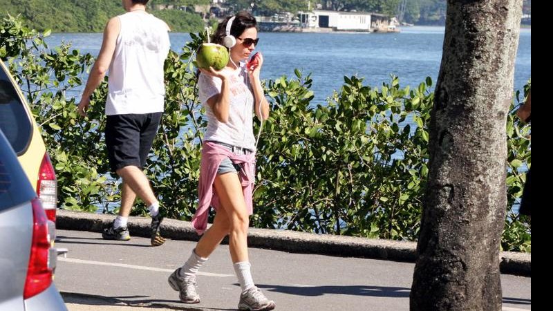 Claudia Ohana caminhada com trilha musical. - JC Pereira/Foto Rio News