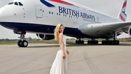 Georgia May Jagger posa para fotos em frente ao novo modelo de aeronave da British Airways - Getty Images