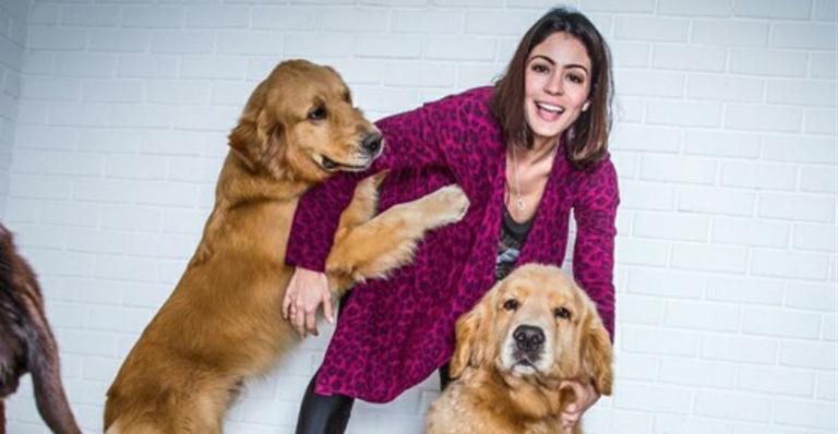 Carol Castro ensaia com seus cães - TV Globo