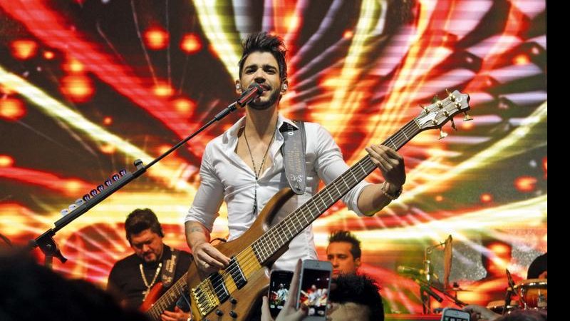 Gusttavo Lima no palco em SP. - Thiago Duran/Agnews