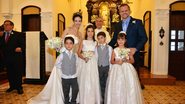 A produtora Maria Griffith e Leonardo com o padre Antônio José de Moraes e os pajens e daminhas
Gabriel, Luiza, Felipe e Valentina, primogênita do noivo. - Paulo Mumia