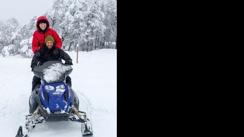 Casal elegeu a moto de neve como a atração preferida durante os dias em Termas de Chillán. - Cadu Pilotto