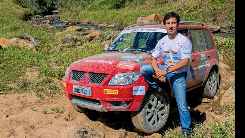 Ele participa pela 1º vez do Mitsubishi Outdoor, em Penedo, Rio, e tira de letra os desafios do percurso que reúne adrenalina e estratégia. - -