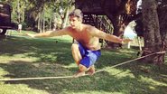 Márcio Garcia pratica slackline - Instagram/Reprodução