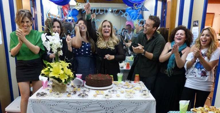 Susana Vieira ganha festa de aniversário nos bastidores de 'Amor à Vida' - Reprodução / TV Globo