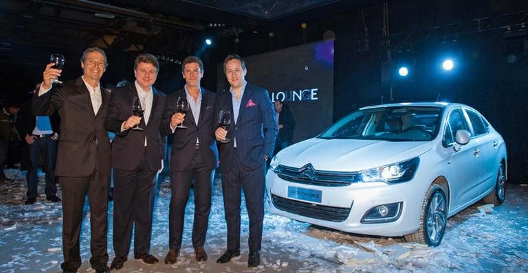 Luis Maria Basavilbaso, Fabrício Biondo, Carlos Gomes e Francesco Abbruzzesi brindam ao novo Citroën C4 Lounge - Samuel Chaves/S4 Photopress