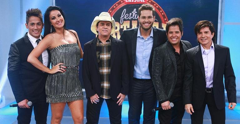 Tiago, Helen, Chitãozinho, Pedro, Hugo e Xororó - Roberto Nemanis/ SBT