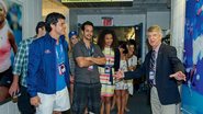 O ator Jorge Pontual fez um tour guiado pelos corredores por onde circulam os jogadores acompanhado de Thiago Luciano e Lucy Ramos. - Martin Gurfein, Fernando Lemos E Jaime L. Mikle / Getty Images For The Usta