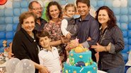 Mario Frias, Ju Camatti Frias, Laura, Miguel e os avós da menina - -