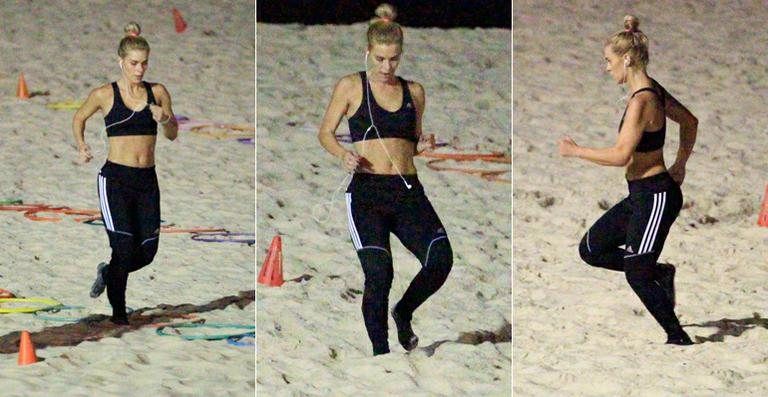 Carolina Dieckmann em praia no Rio de Janeiro - Dilson Silva / AgNews