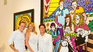 Em sua galeria, em Miami, Romero apresenta sua obra para a família Doria: com João e Bia, os filhos
Carolina, Felipe e Johnny, com três cães. - Martin Gurfein