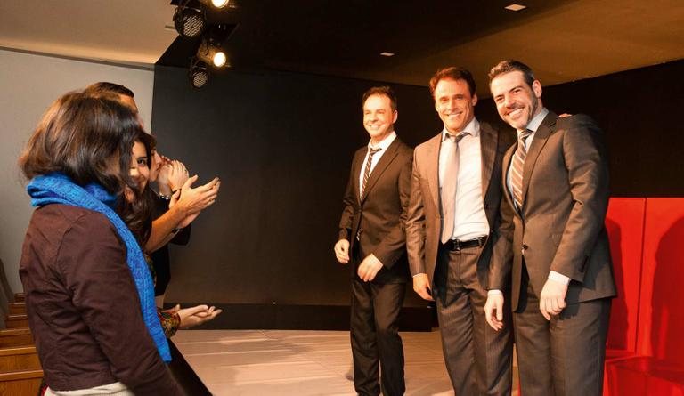 Oscar Magrini e vips conferem estreia teatral - Maíra Vieira