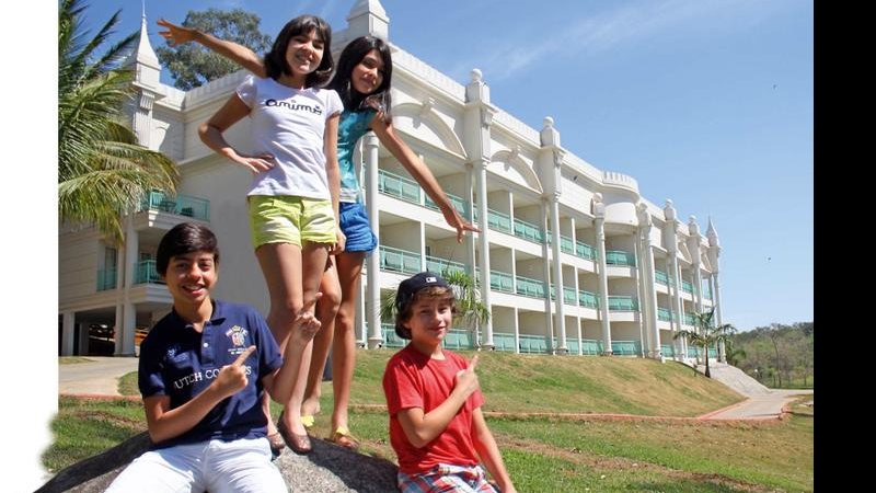 Gustavo, Ana, Fernanda E Léo - Alberto G. Martins