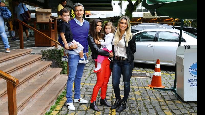 Otaviano Costa e Flávia Alessandra comemoram o aniversário da pequena Olívia - Marcello Sá Barreto e Anderson Borde/ AgNews